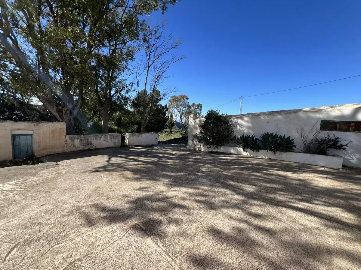 5-bedroom Country House In Casabermeja, Spain (688 M²)