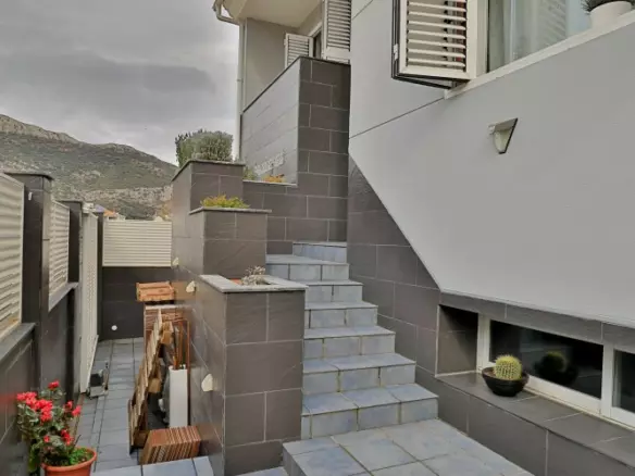 4-bedroom Villa In Alfarnate, Spain (220 M²)