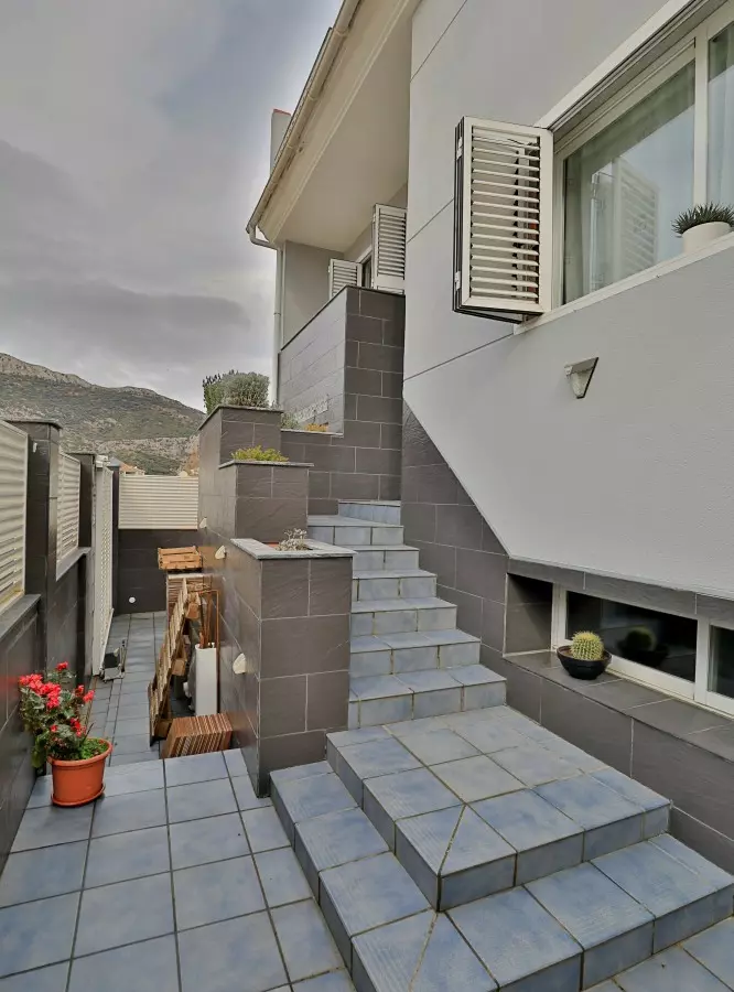4-bedroom Villa In Alfarnate, Spain (220 M²)