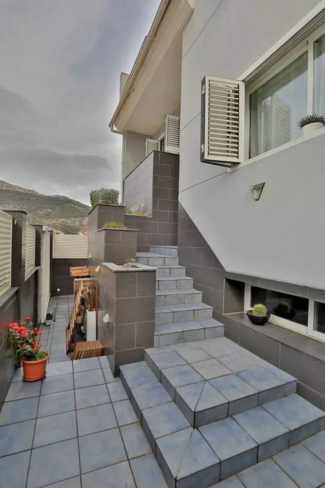 4-bedroom Villa In Alfarnate, Spain (220 M²)
