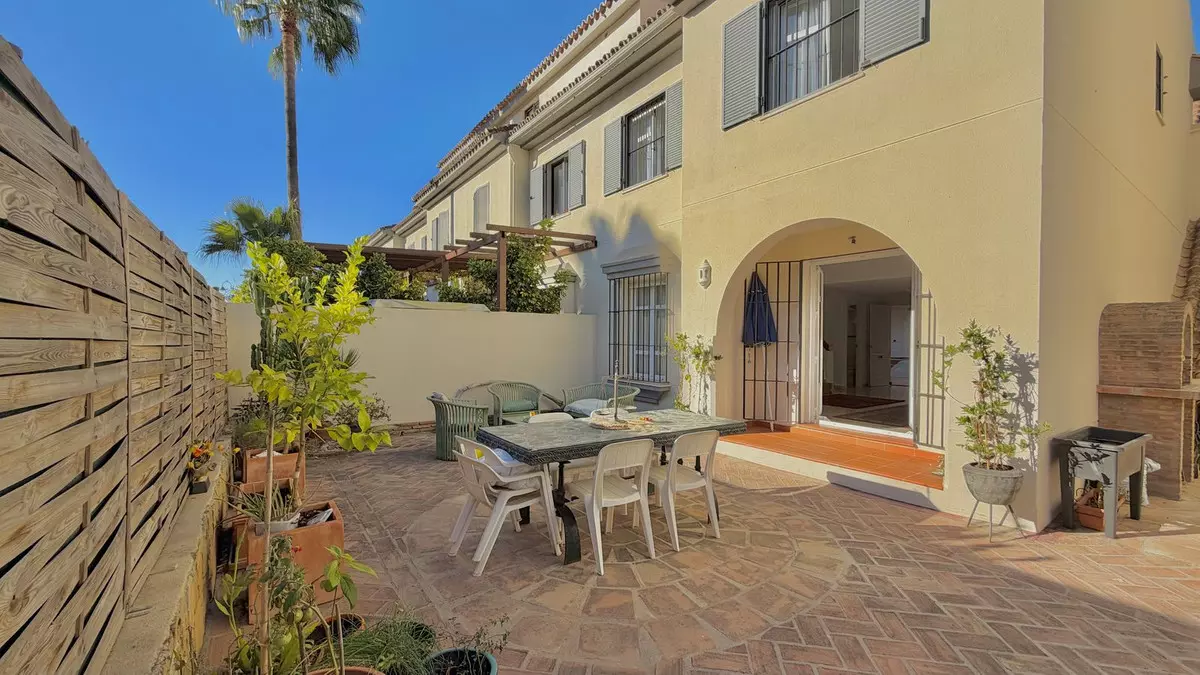 4-bedroom Town House In Marbella, Spain (232 M²)