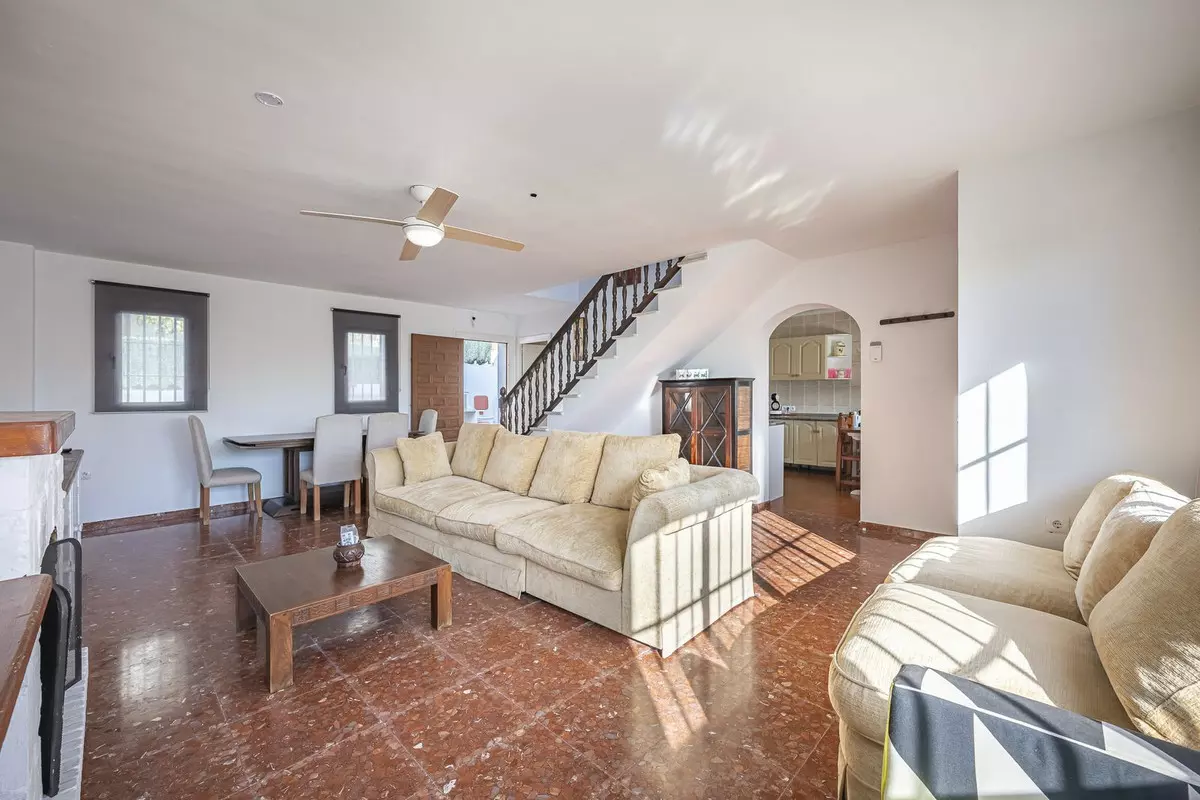 3-bedroom Villa In Estepona, Spain (263 M²)
