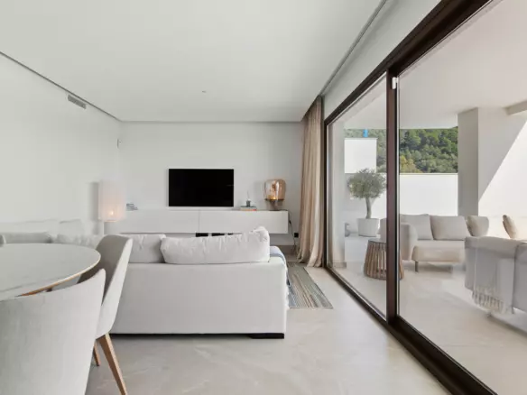 3-bedroom Apartment In Istan, Spain (203 M²)