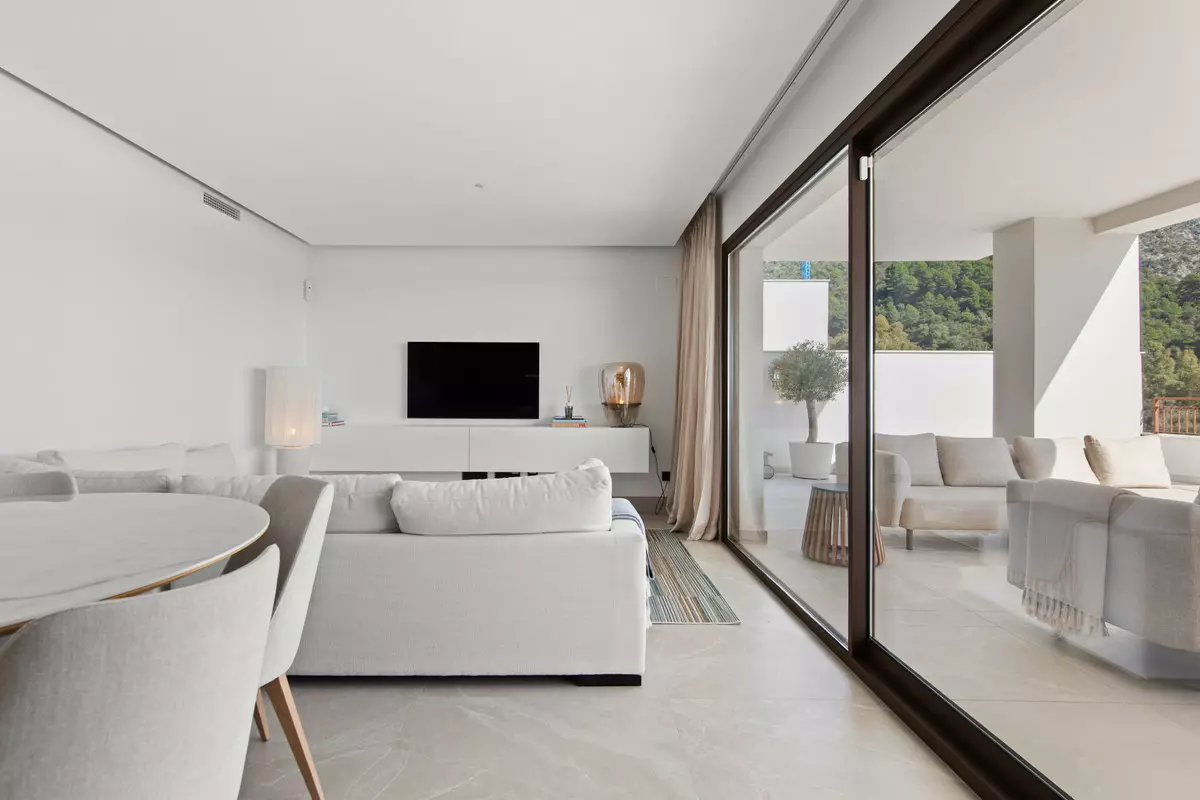 3-bedroom Apartment In Istan, Spain (203 M²)