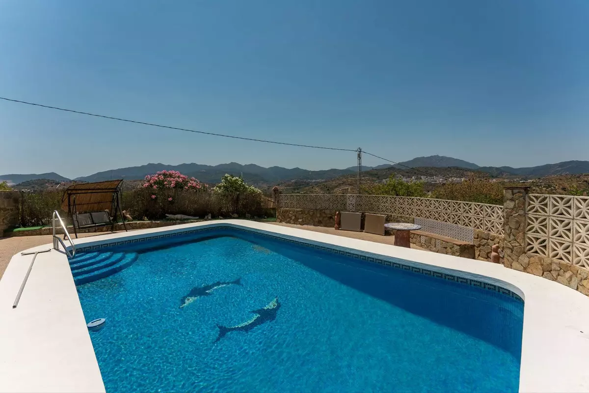 3-bedroom Country House In Guaro, Spain (216 M²)