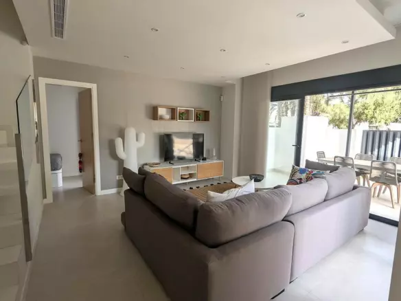 4-bedroom Villa In San Javier, Spain (187 M²)