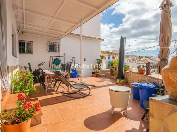 5-bedroom Villa In Macharaviaya, Spain (102 M²)