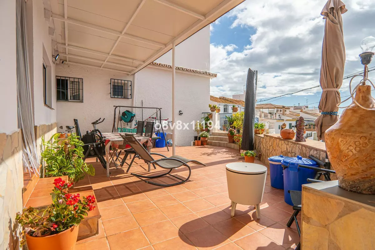 5-bedroom Villa In Macharaviaya, Spain (102 M²)