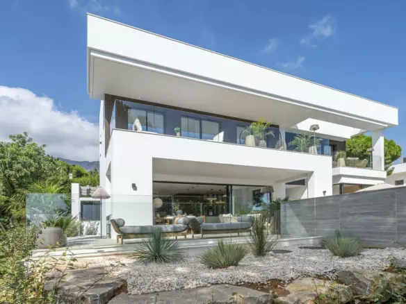 6-bedroom Villa In Marbella, Spain (570 M²)