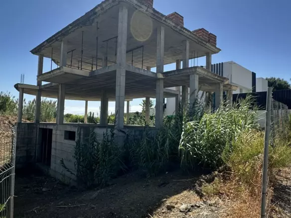 5-bedroom Villa In Estepona, Spain (252 M²)