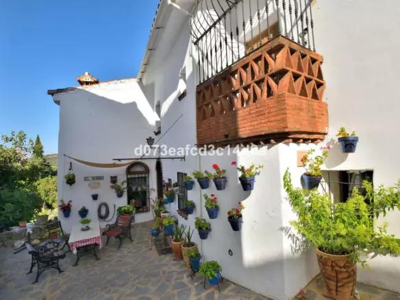 3-bedroom Town House In Parauta, Spain (140 M²)