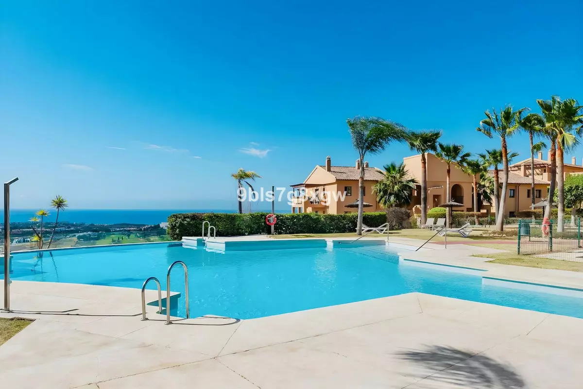 3-bedroom Apartment In Benahavis, Spain (127 M²)