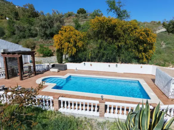 4-bedroom Villa In Cómpeta, Spain (175 M²)