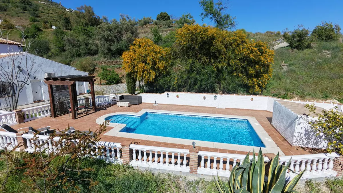 4-bedroom Villa In Cómpeta, Spain (175 M²)
