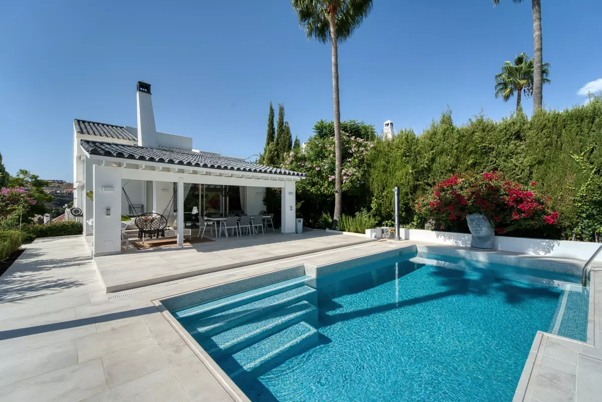 5-bedroom Villa In Benahavis, Spain (350 M²)