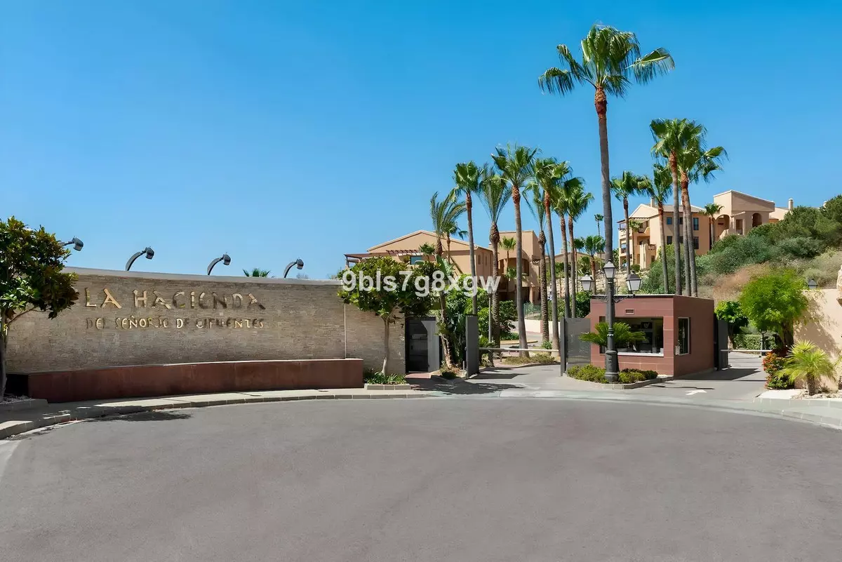 3-bedroom Apartment In Benahavis, Spain (127 M²)