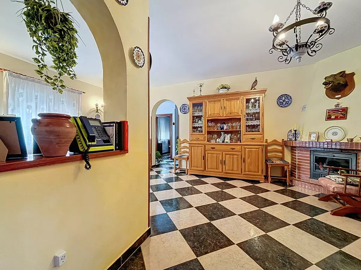 5-bedroom Villa In La Viñuela, Spain (330 M²)