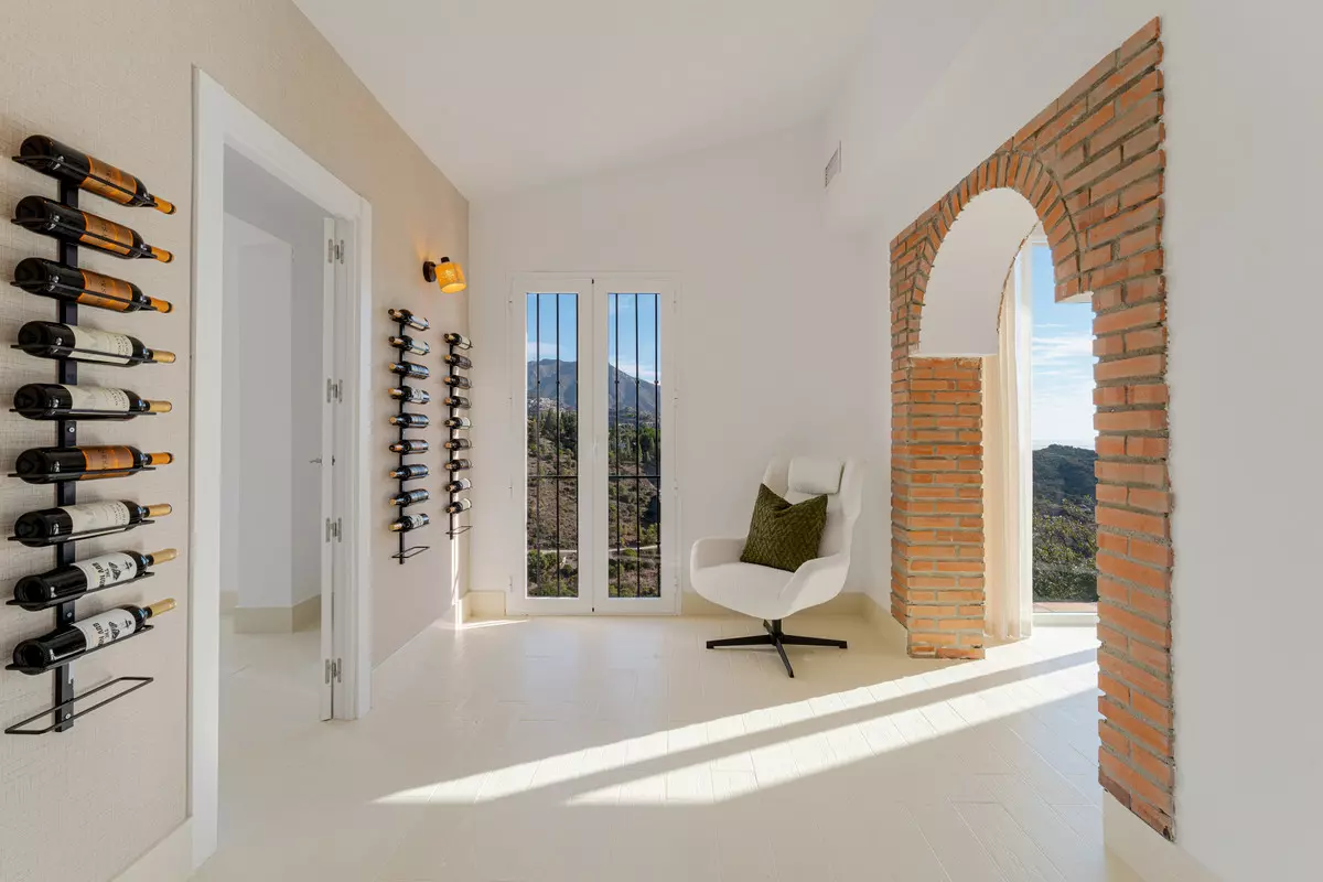 6-bedroom Villa In Benahavis, Spain (531 M²)