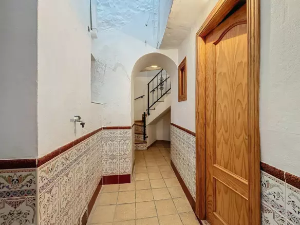 4-bedroom Villa In Árchez, Spain (203 M²)