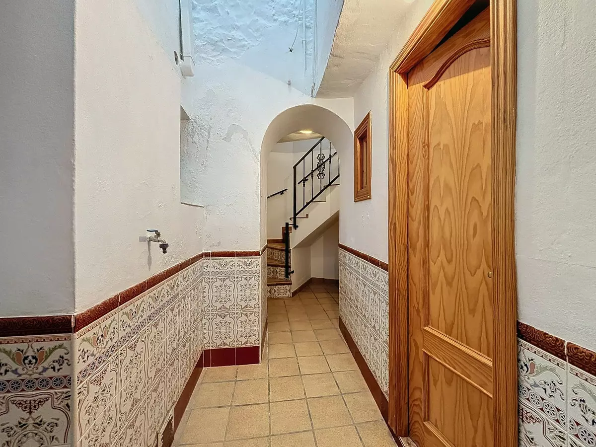4-bedroom Villa In Árchez, Spain (203 M²)