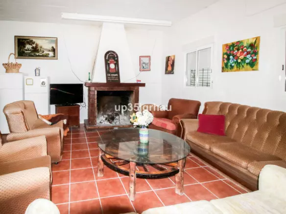 3-bedroom Villa In Gaucín, Spain (150 M²)