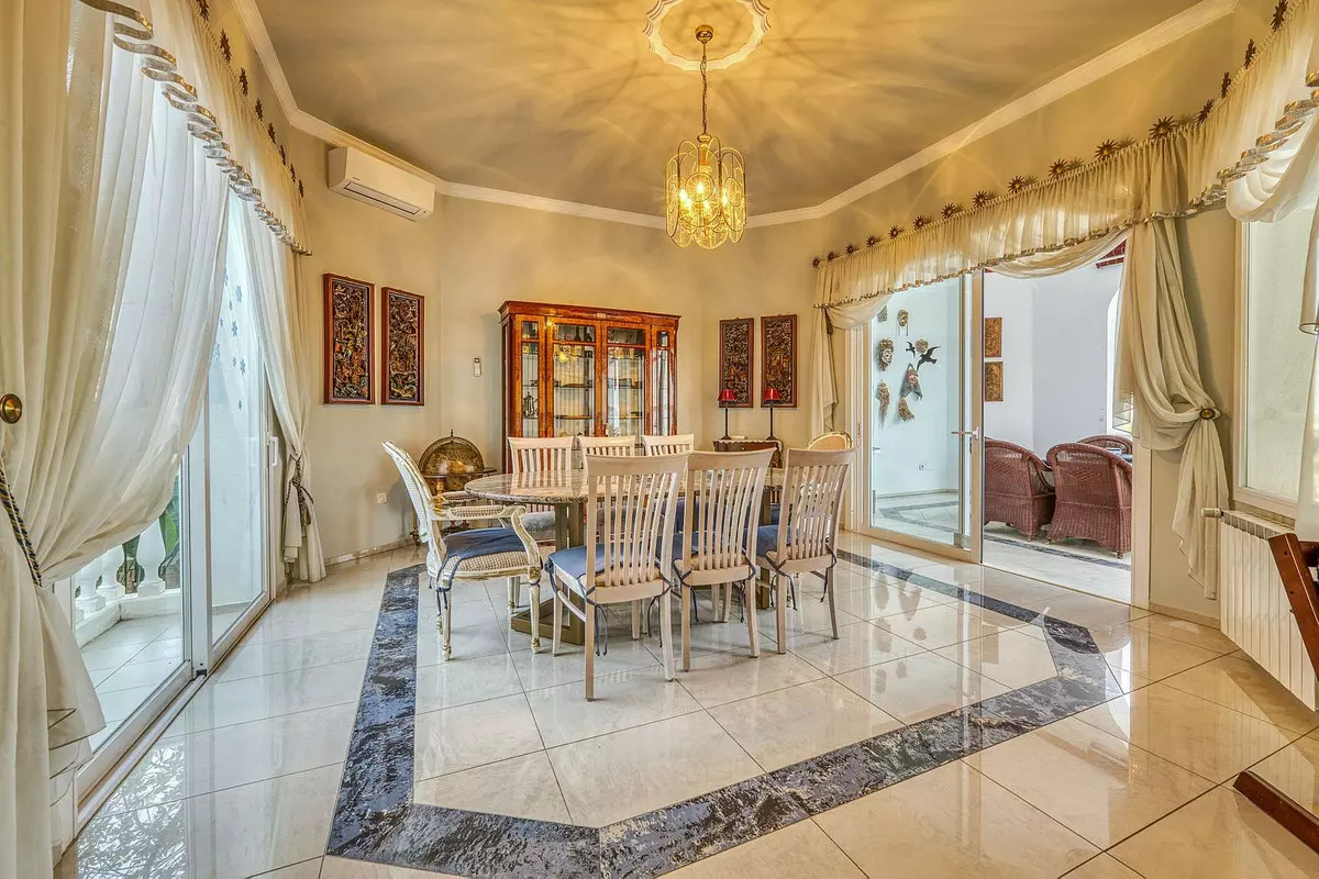 6-bedroom Villa In Marbella, Spain (842 M²)