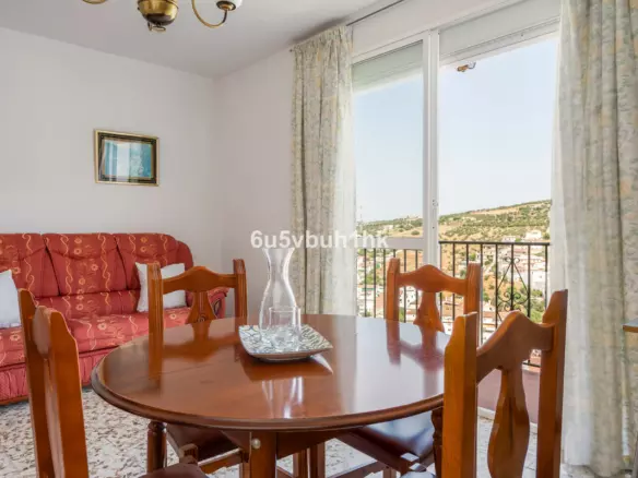 5-bedroom Town House In Tolox, Spain (177 M²)