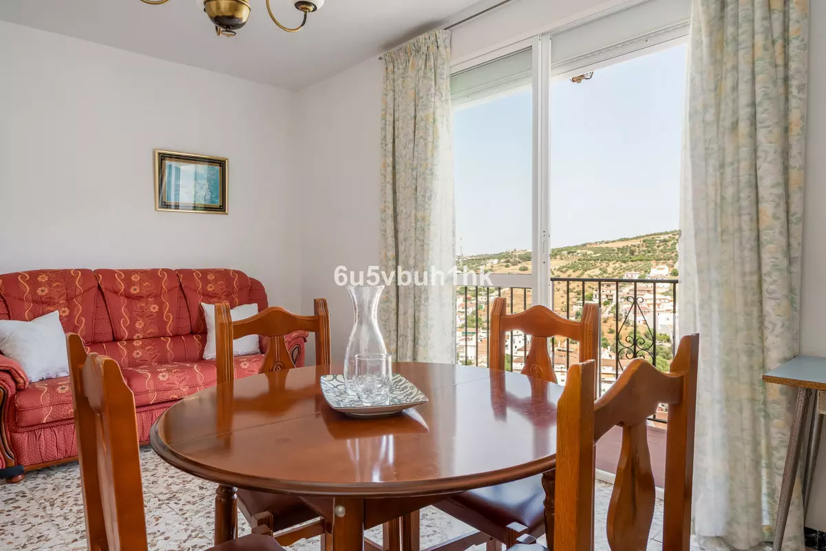 5-bedroom Town House In Tolox, Spain (177 M²)