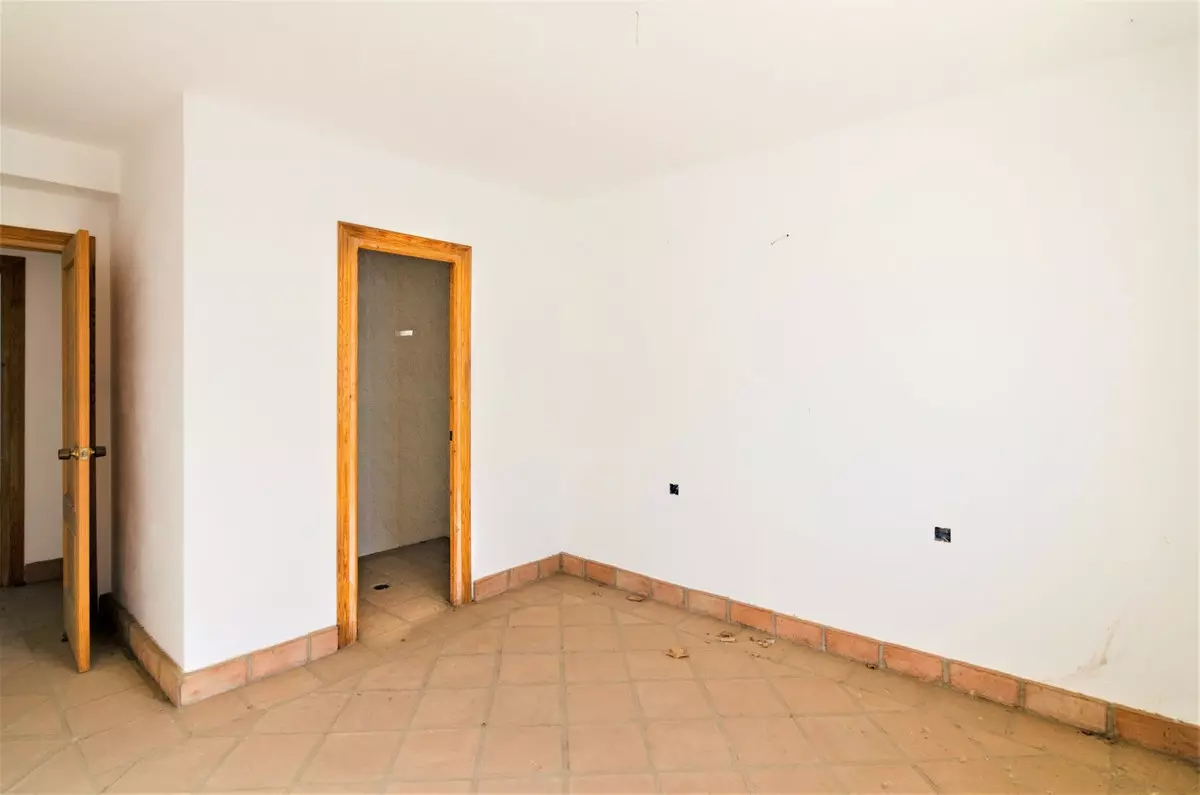 12-bedroom Villa In La Viñuela, Spain (786 M²)