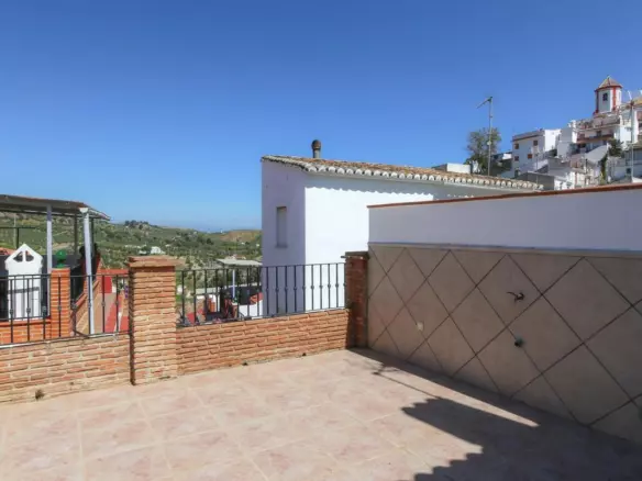 4-bedroom Town House In Alozaina, Spain (218 M²)