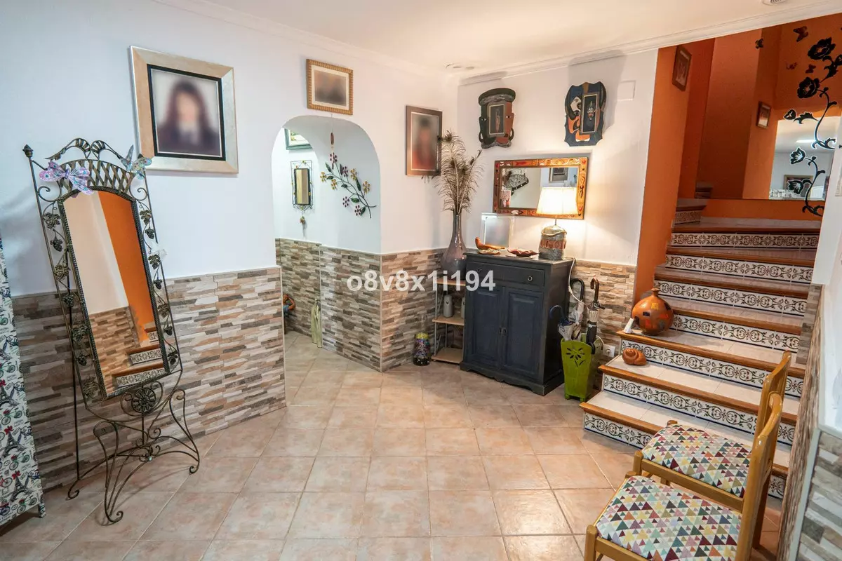 5-bedroom Villa In Macharaviaya, Spain (102 M²)
