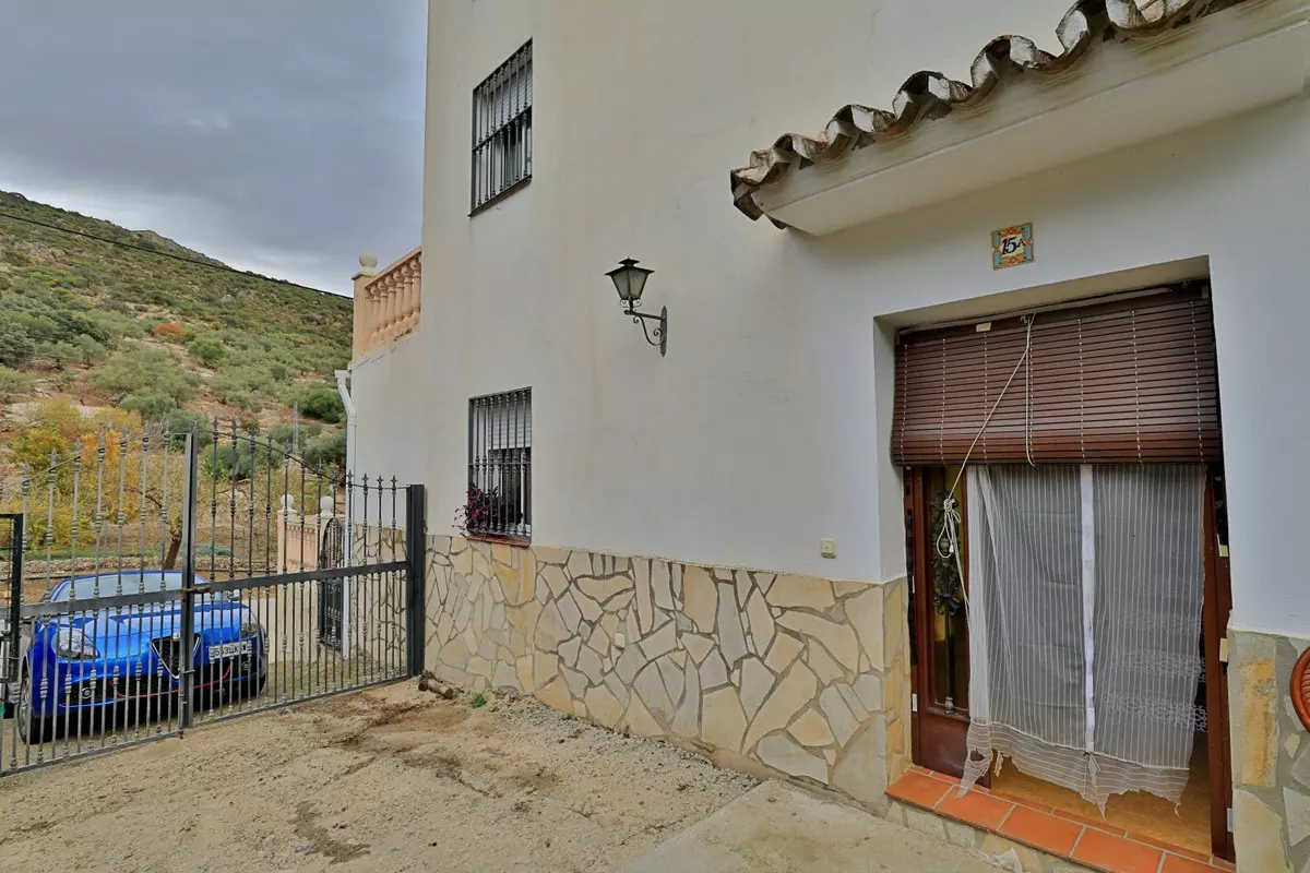 6-bedroom Country House In Alfarnatejo, Spain (528 M²)
