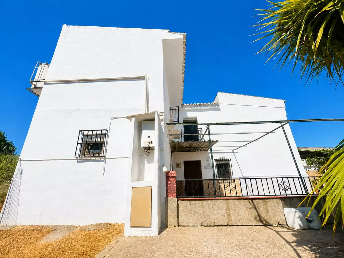 3-bedroom Villa In Pizarra, Spain (117 M²)