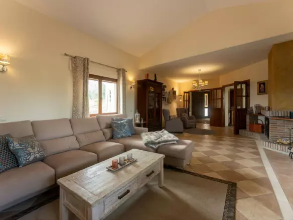 4-bedroom Country House In Casarabonela, Spain (331 M²)