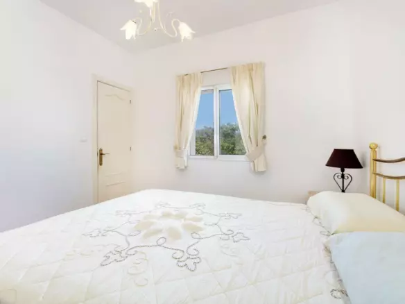 4-bedroom Country House In Pizarra, Spain (137 M²)