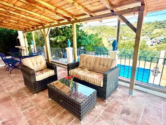 2-bedroom Villa In La Viñuela, Spain (101 M²)