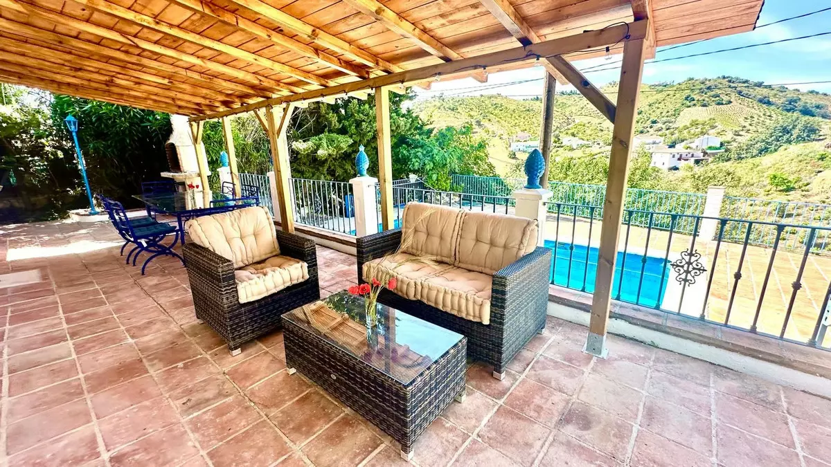 2-bedroom Villa In La Viñuela, Spain (101 M²)
