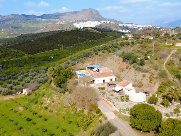 6-bedroom Villa In Álora, Spain (226 M²)