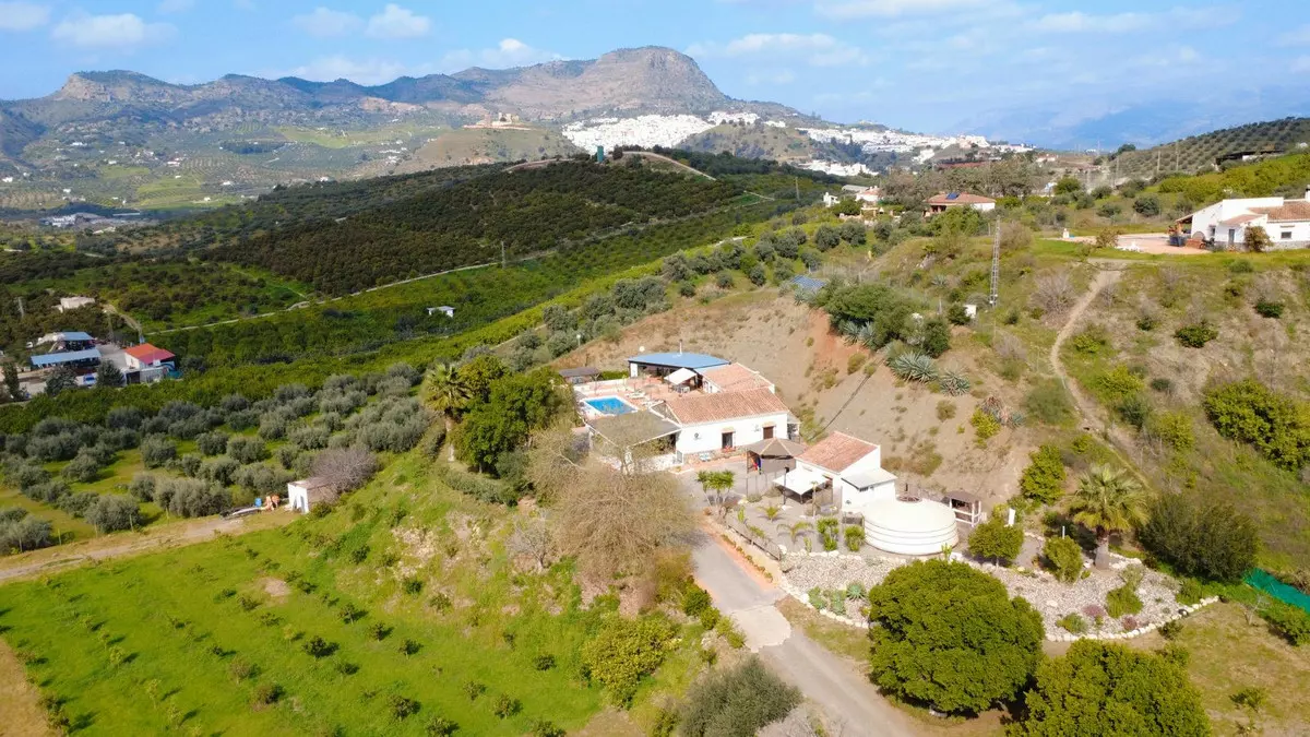 6-bedroom Villa In Álora, Spain (226 M²)