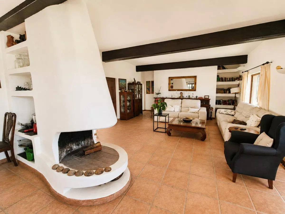 4-bedroom Country House In Estepona, Spain (160 M²)
