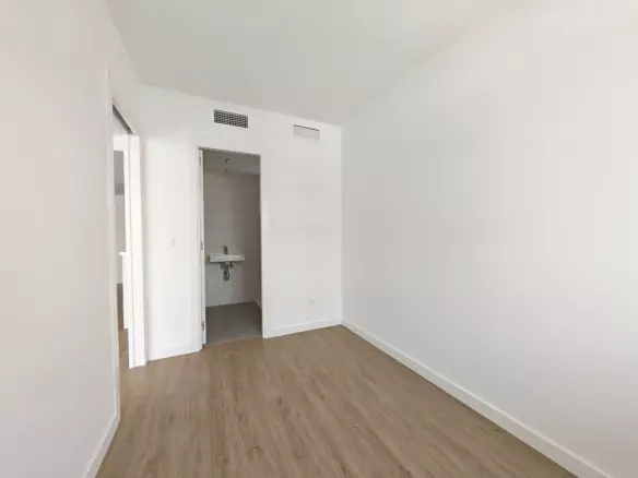 2-bedroom Apartment In Fuengirola, Spain (190 M²)