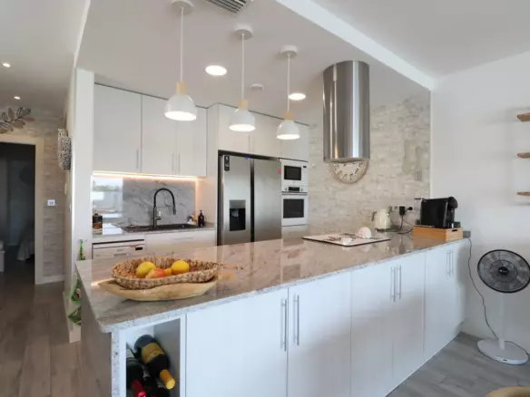 3-bedroom Villa In Daya Vieja, Spain (130 M²)