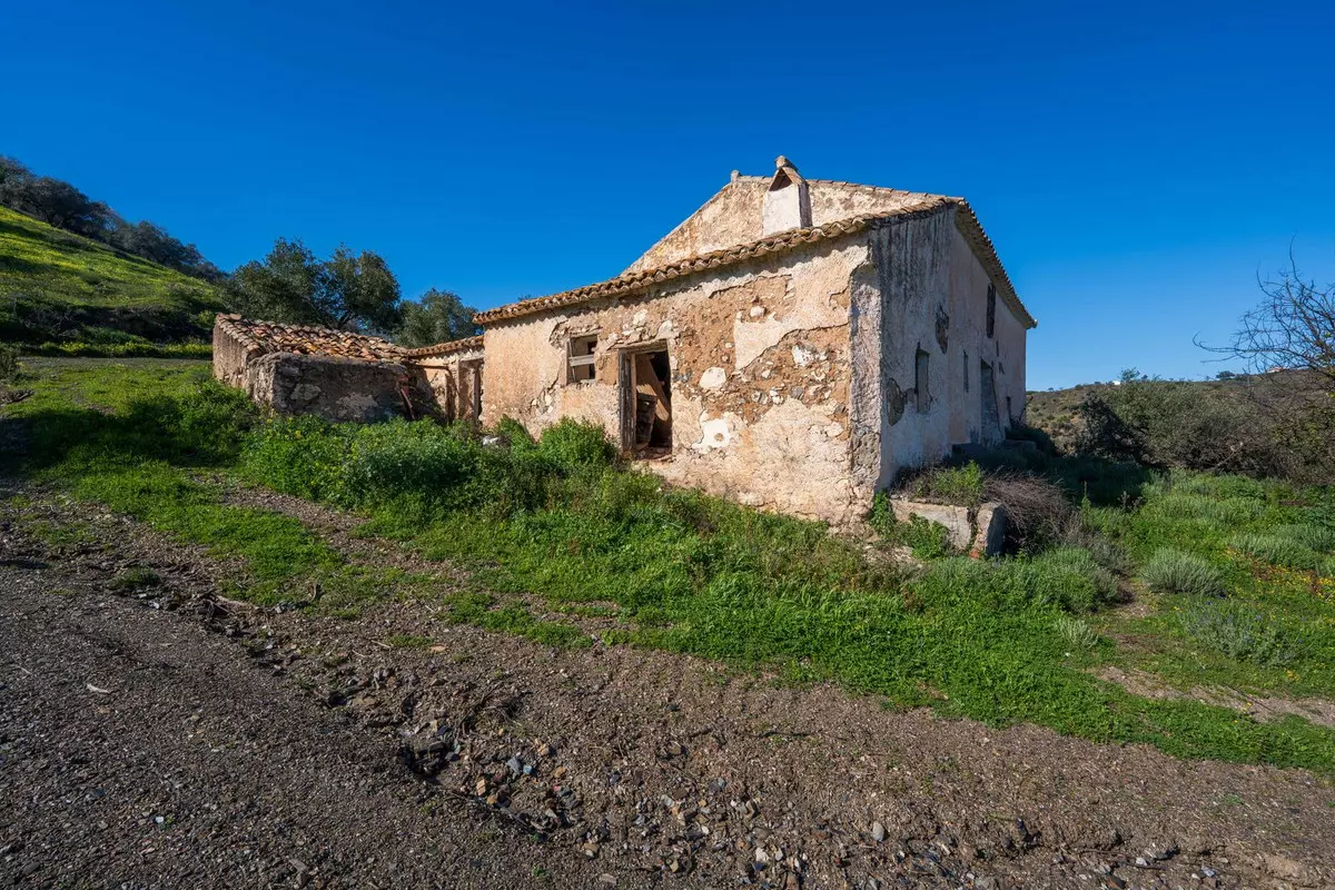 3-bedroom Villa In Colmenar, Spain (238 M²)