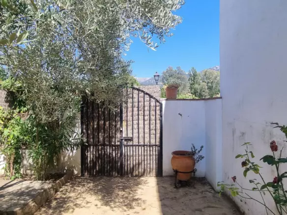 4-bedroom Villa In Cortes De La Frontera, Spain (180 M²)