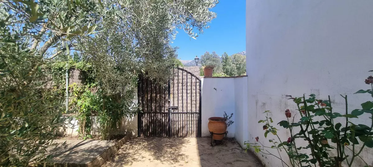 4-bedroom Villa In Cortes De La Frontera, Spain (180 M²)