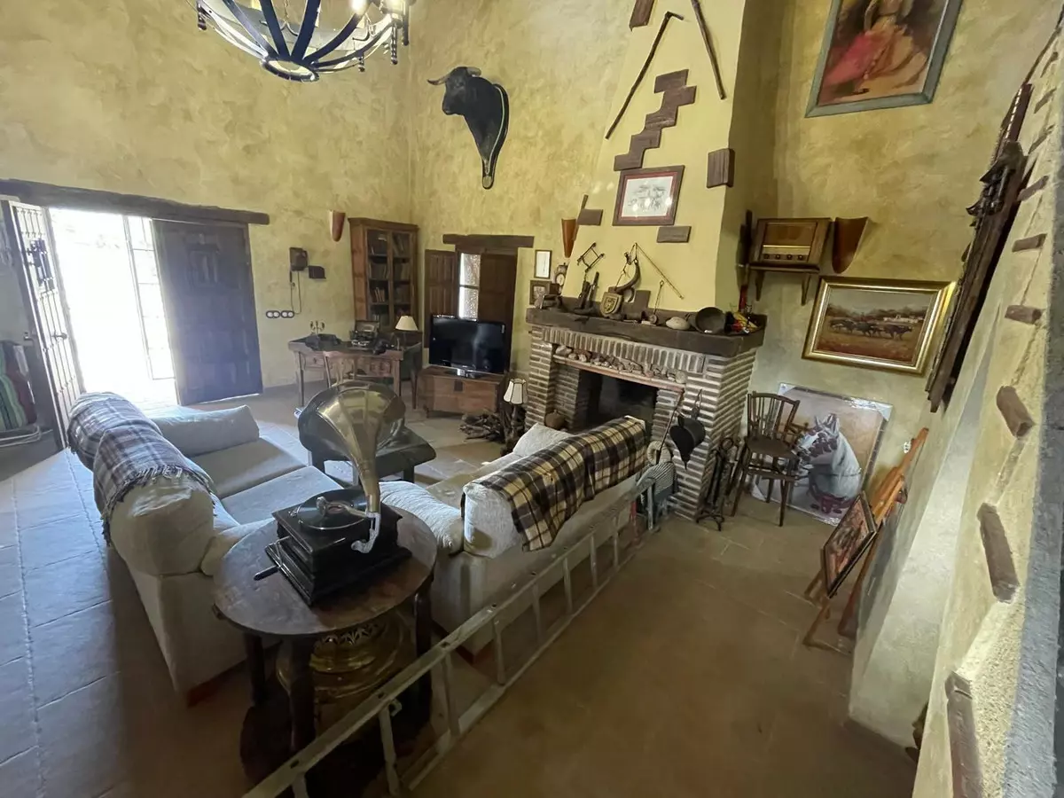 3-bedroom Country House In Alfarnate, Spain (145 M²)