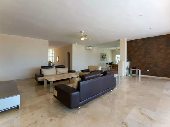 3-bedroom Country House In Cártama, Spain (560 M²)