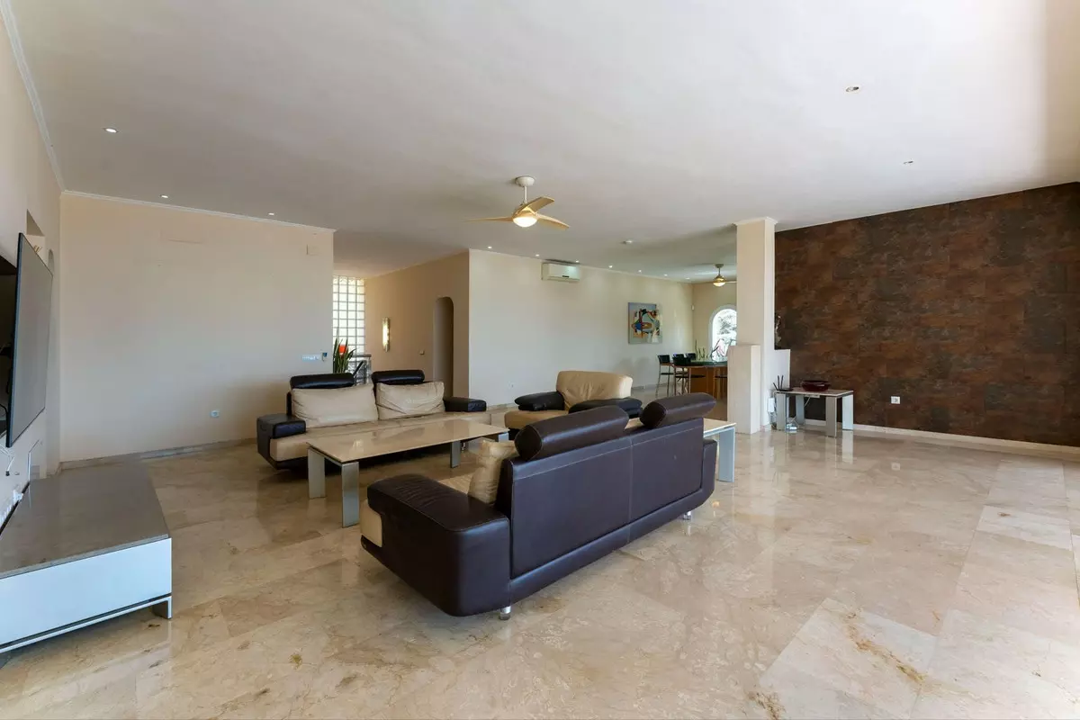 3-bedroom Country House In Cártama, Spain (560 M²)