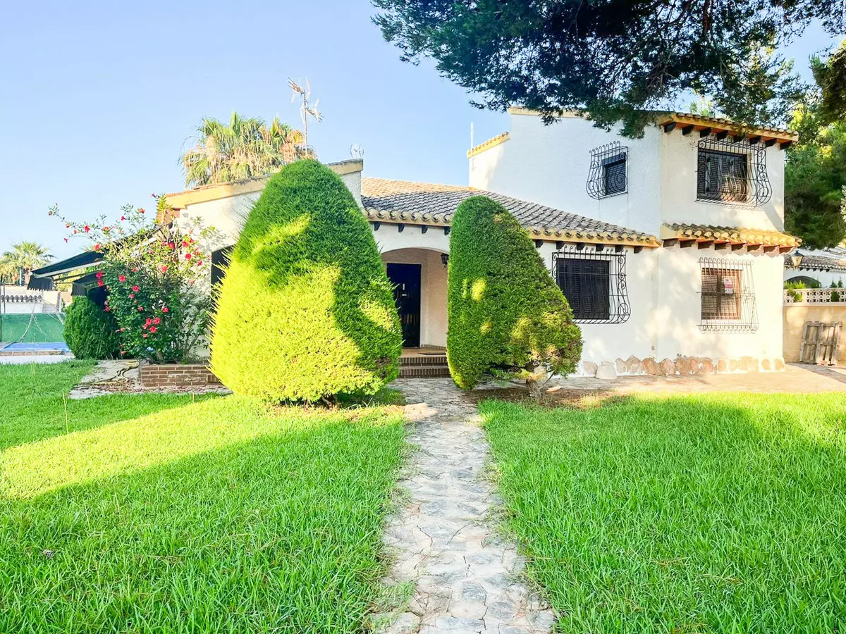 4-bedroom Villa In Orihuela, Spain (200 M²)