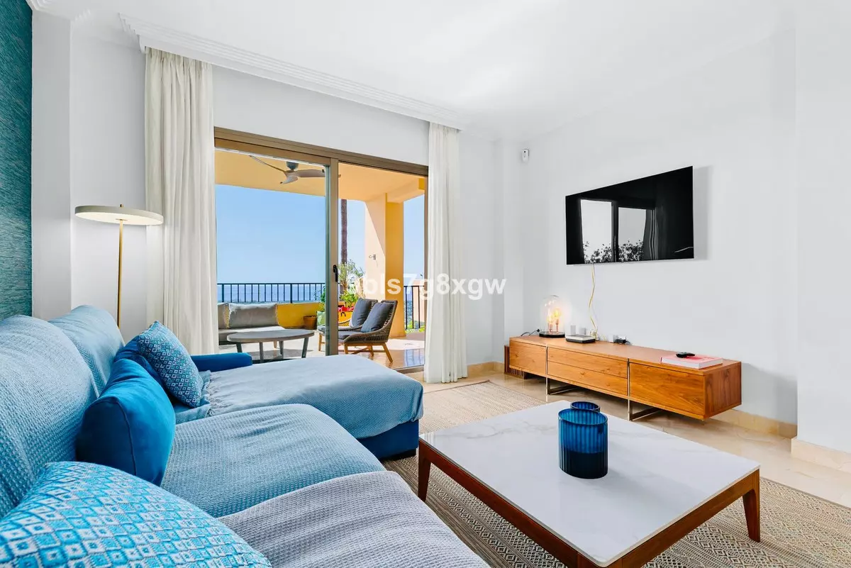 3-bedroom Apartment In Benahavis, Spain (127 M²)